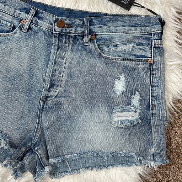 Blank NYC Ripped Frayed Jean Shorts Medium Wash Size 31 - Picture 2 of 8